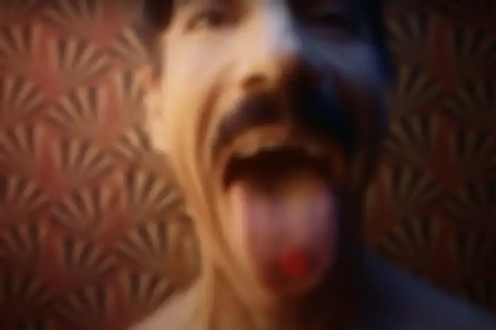 Red Hot Chili Peppers rilis lebih banyak lagu baru dengan video klip berjudul 'Tippa My Tongue'.