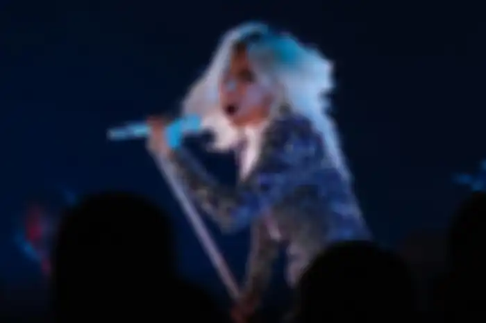 Rekomendasi lagu rock 2000an yang dipopulerkan oleh penyanyi pop, tapi diciptakan oleh seorang rocker, termasuk Lady Gaga