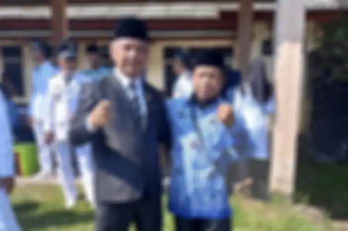 M. Zen Sukri, Anggota DPRD Fraksi Gerindra Kabupaten Muara Enim menyampaikan klarifikasi atas pemuatan foto berita oknum DPRD Palembang.