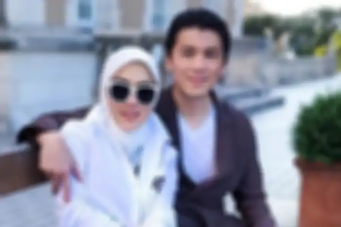 Syahrini dan Reino Barack 