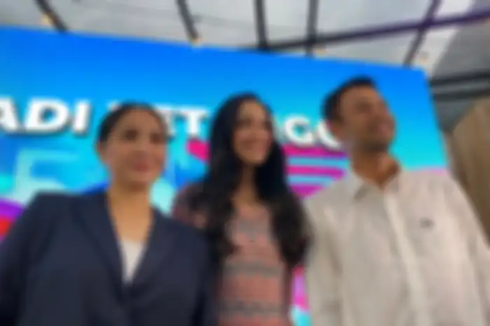 Raffi Ahmad dan Nagita Slavina bersama rekannya, Loemongga Haoemasan, saat Grid.ID jumpai di Senayan Park, Jakarta Pusat, Jumat (2/9/2022).