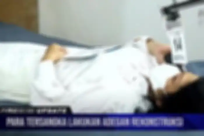 Foto adegan rekonstruksi Putri Candrawathi disorot.
