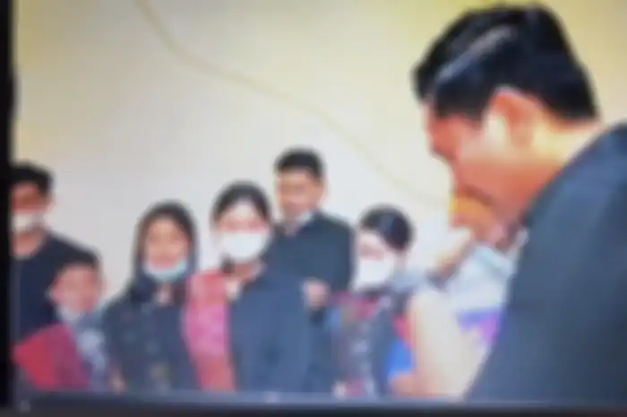 Tante Brigadir J meminta contoh kecil ini diungkap. Keterangan terkini dari Bareskrim bisa bikin gigit jari. Foto ajudan Ferdy Sambo ditangisi.