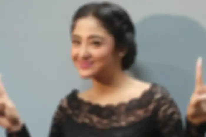 Dewi Perssik, artis yang pernah ditipu oleh ART