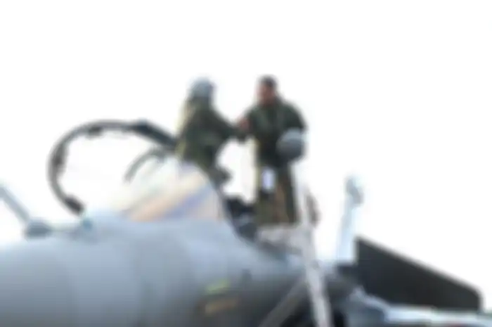 Sejumlah pesawat Angkatan Udara Perancis (FASF - Frenc Air and Space Force) yang terdiri dari 3 pesawat tempur Rafale, 1 pesawat Angkut A-400M, dan 2 pesawat 330 MRTT, mendarat di Lanud Halim Perdanakusuma, Jakarta, Minggu, siang, (11/9/2022).