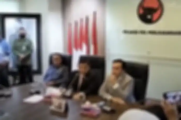 Effendi Simbolon diam-diam punya tujuan begini, namun darah Jenderal Dudung terlanjur mendidih. Foto anggota DPR dikuliti.