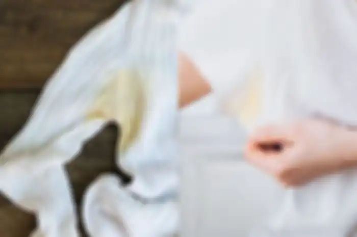 cara menghilangkan noda deodoran di baju dengan cuka dan baking soda