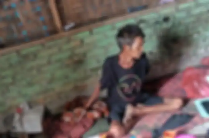 Sinar Pakpahan yang hidup sebatang kara dengan kondisi kesehatan memprihatinkan