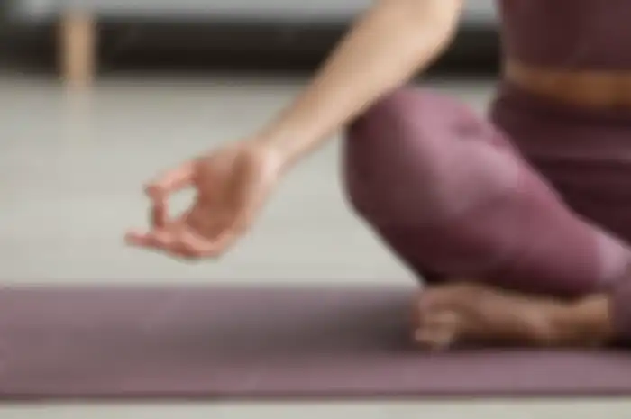 Ilustrasi yoga yang bisa redakan batuk pilek