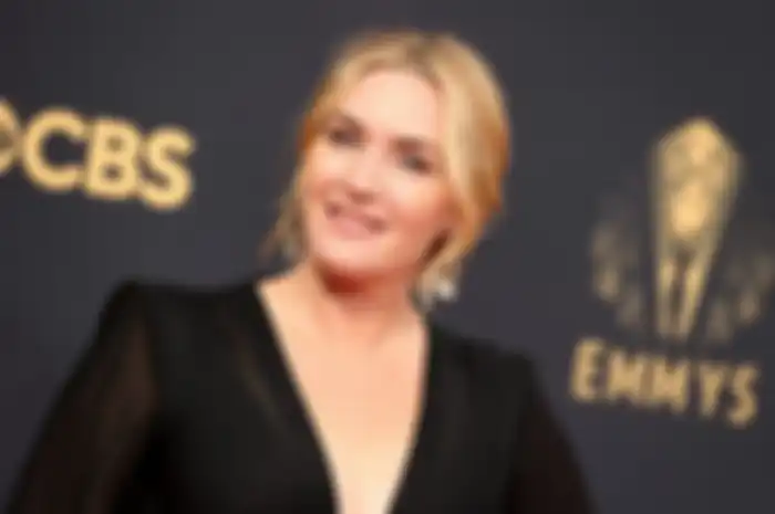 Kate Winslet dikabarkan masuk rumah sakit setelah terjatuh ketika syuting film terbarunya, Lee.