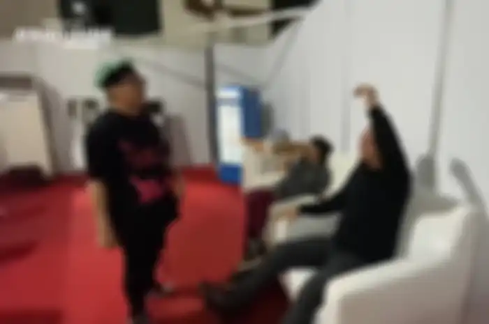 Ahmad Dhani bilang kalo Thomas Ramdhan lebih bebas di Ahmad Band ketimbang GIGI