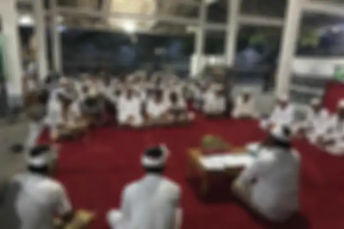 Berikut ini jawaban pengertian kearifan lokal di Indonesia dan ciri-cirinya yang menjadi bagian dari materi Sosiologi kelas 12 SMA.