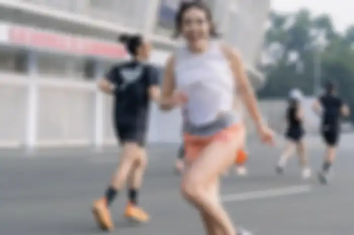 Gading Marten cuma mau komentari foto ini di Instagram milik mantan istrinya. Padahal potret Gisel lari pakai outfit seksi jadi sorotan.