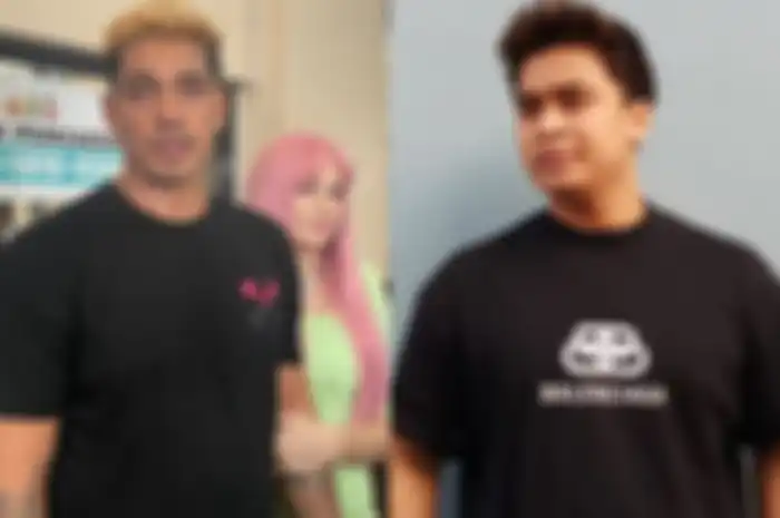 Robby Shine laporkan Billy Syahputra ke kantor polisi.