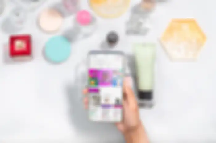 Beragam keperluan make-up dapat ditemukan di Tokopedia.