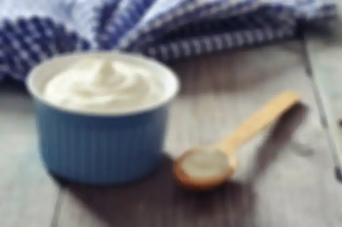 Bakteri menguntungkan dalam probiotik dan yogurt dapat membantu menyembuhkan sariawan di mulut. 