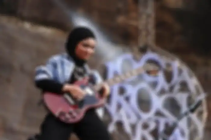 Voice of Baceprot cover dua lagu cadas di festival musik JogjaROCKarta 2022, Minggu (25/9).