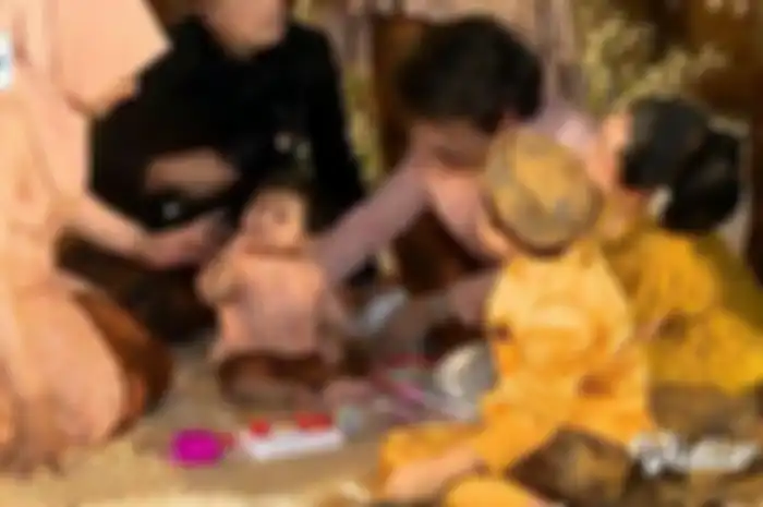 Ameena saat acara tedak siten
