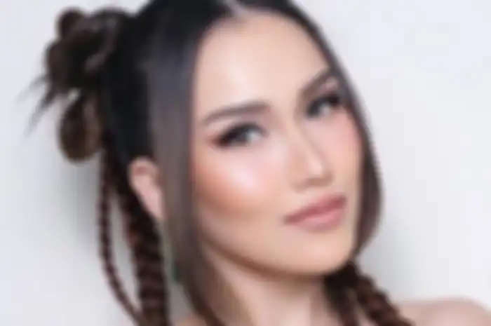 Penyanyi dangdut Ayu Ting Ting 