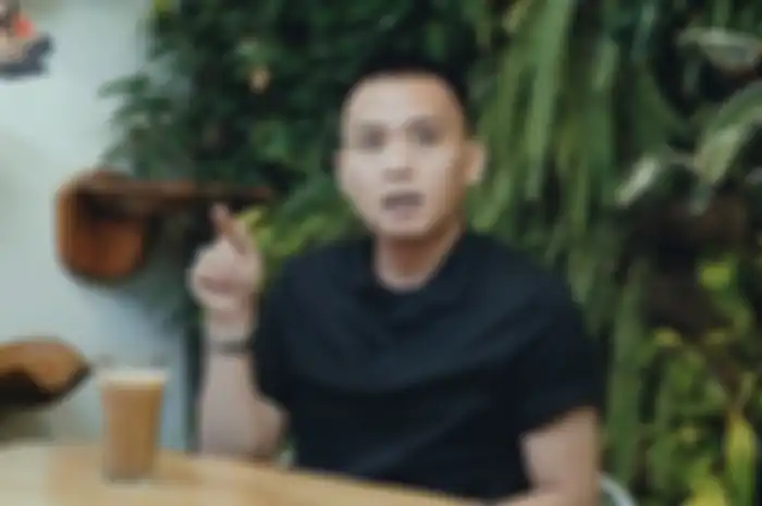 Paranormal Hard Gumay sebut akan muncul video perselingkuhan artis inisial R. Nikita Mirzani ngotot bongkar aib si aktor R. 