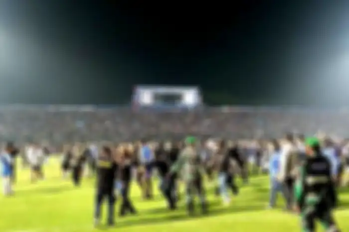 Kericuhan dan kerusuhan mewarnai pertandingan pekan ke-11 Liga 1 2022-2023 bertajuk derbi Jawa Timur, Arema FC dan Persebaya Surabaya, di Stadion Kanjuruhan, Kepanjen, Malang, Sabtu (1/10/2022)