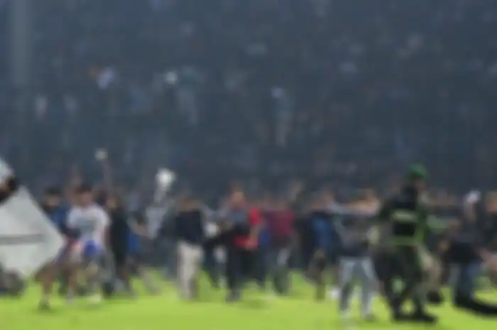 Aremania ricuh di Stadion Kanjuruhan, buntut kekalahan Arema FC atas Persebaya Surabaya 2-3, Sabtu (1/10/2022) malam 