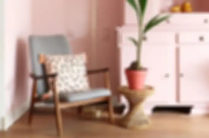 Ilustrasi interior berwarna pink milenial
