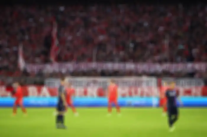 Solidaritas fans Bayern Munchen untuk insiden Kanjuruhan Malang, Selasa (4/10).