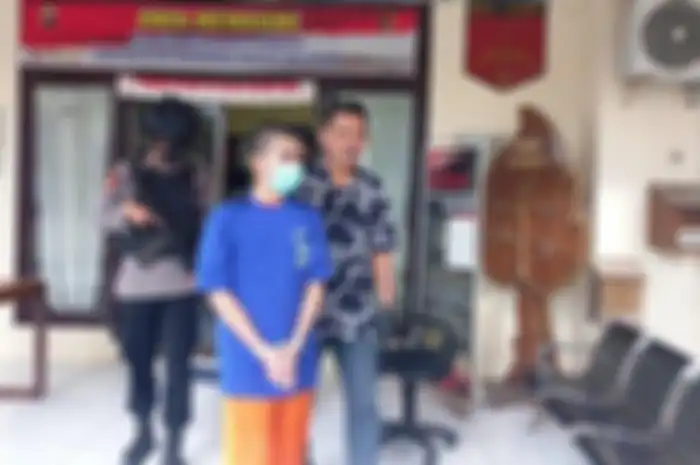 Tersangka MS (22) digelandang ke Rutan Polres Jepara. Ia menjadi tersangka kasus pencabulan. 
