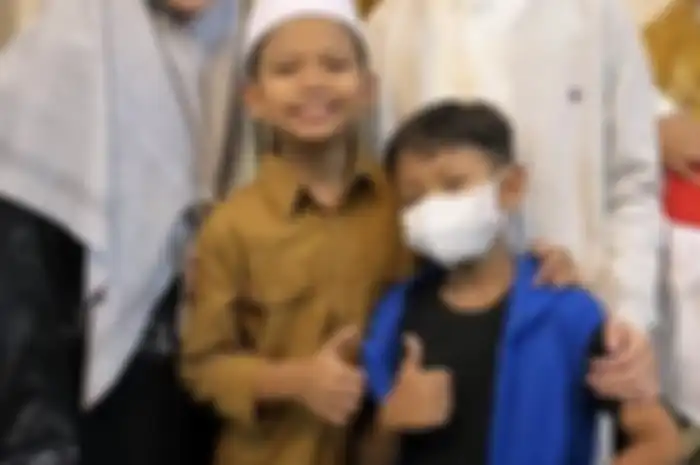 Pertanyaan Gus Miftah berhasil mengungkap agama Farel Prayoga. Foto sang penyanyi cilik banjir komentar netizen di media sosial.