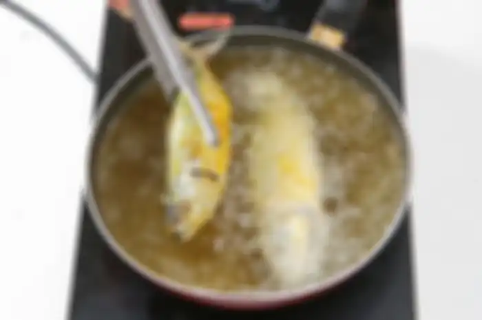 Beginilah cara menggoreng ikan bandeng agar tidak meledak  dengan 3 bahan dapur