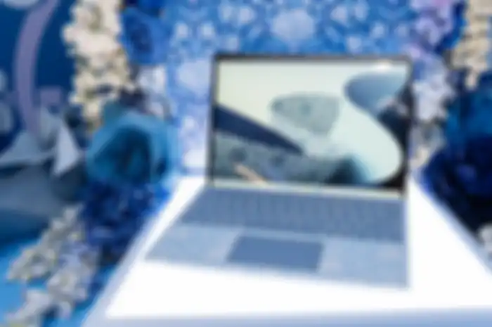 Microsoft Surface Pro 9 dengan desain Liberty London.