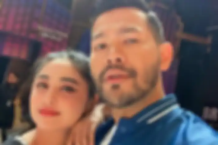 Rian Ibram dan Dewi Perssik. 