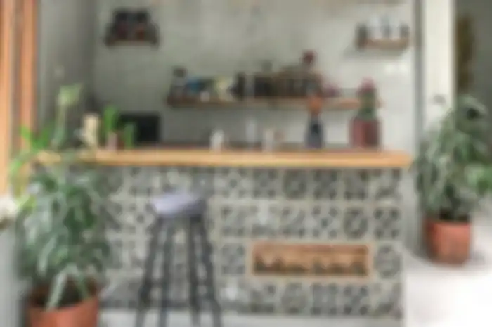 Cuma menambah barang hiasan murah ini desain dapur sederhana bikin Ibu RT takjub. Jadi tampak mewah! Intip 10 foto hasilnya yuk.