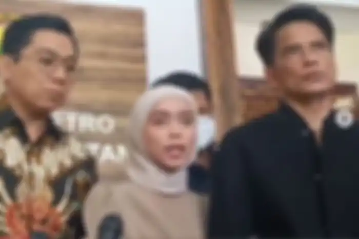 Lesti Kejora resmi mencabut laporan KDRT Rizky Billar