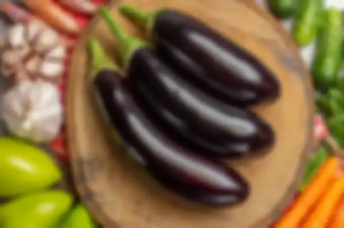 Terong salah satu makanan penurun kolesterol terbaik karena rendah kalori dan tinggi serat larut.