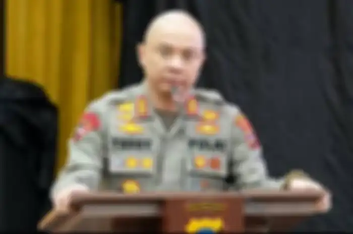 Belum lama menjabat Kapolda Jawa Timur (Jatim), Irjen Teddy Minahasa dikabarkan ditangkap karena narkoba.
