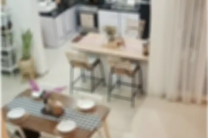 Desain dapur dan ruang tamu menyatu menjadi rahasia Ibu-ibu kompleks malas pulang. Ini 9 foto aesthetic jadi buktinya. 