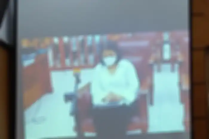 Putri Candrawathi saat menjalani sidang perdana kasus Ferdy Sambo di Pengadilan Negeri Jakarta Selatan, Senin (17/10/2022) malam. 