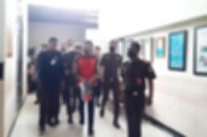 Siap Sidang, Ferdy Sambo Kenakan Kemeja Batik dibalut Rompi Merah