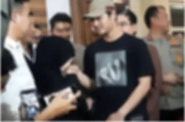 Momen Lesti Kejora cium tangan Rizky Billar