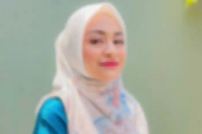 Nathalie Holscher pamer potret barenga pria berkulit putih, siapa?