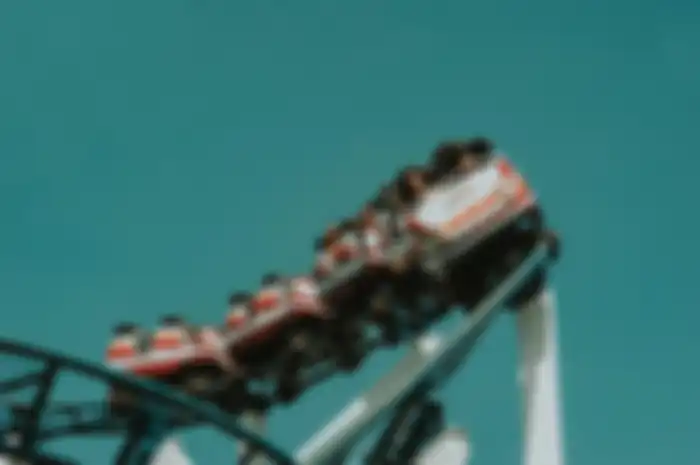 Ilustrasi roller coaster. 
