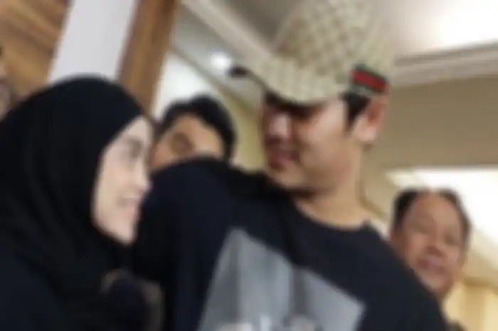 Bahasa tubuh Lesti Kejora saat damai dengan Rizky Billar disorot pakar.