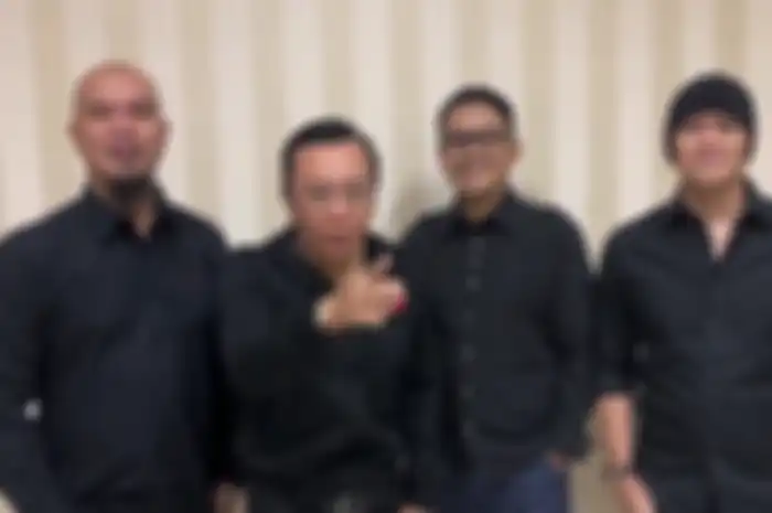Wawan Juniarso dimarahi Ari Lasso saat membuat video promosi untuk konser Dewa 19 dengan formasi awal.