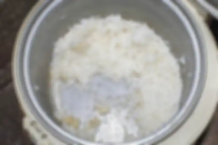 Aneka tips harian, jangan simpan nasi dalam rice cooker terlalu lama.