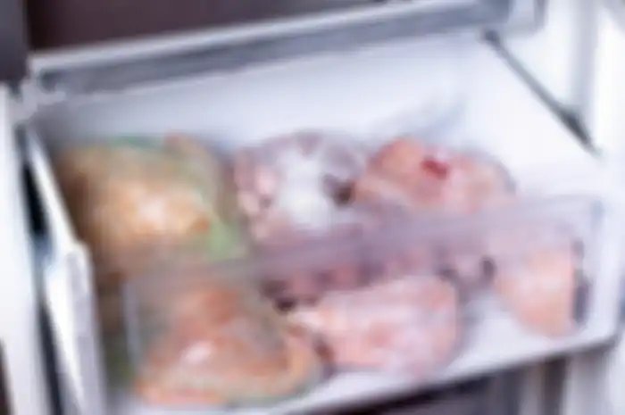 Bahaya menyimpan makanan dibungkus plastik lalu diletakkan dalam kulkas