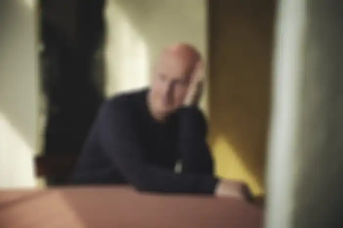 Philip Selway telah siap melangkah keluar dengan album solo ketiganya berjudul 'Strange Dance'.