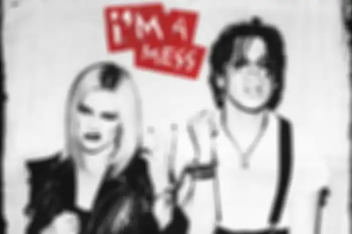 Avril Lavigne dan YUNGBLUD akan segera merilis single kolaborasi terbaru, 'I'm a Mess'
