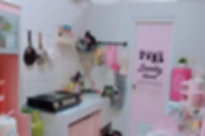 Desain dapur kecil rumah subsidi bikin lahan sempit jadi berkash. Mata Ibu-ibu sampai terbelalak lihat foto aplikasinya seperti begini.